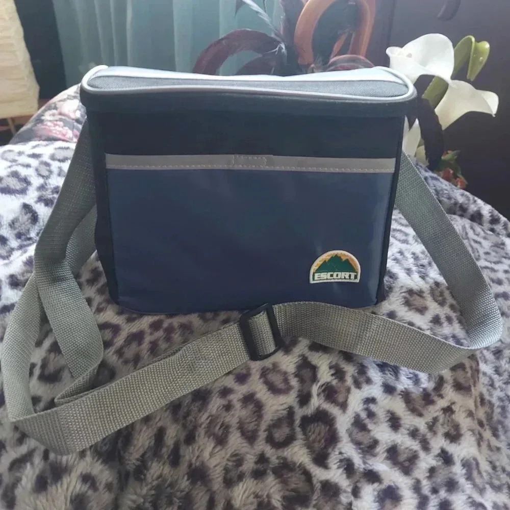 🎁FREEw/Purchase  | Escort - Insulated Lunch Bag Ajustable Strap